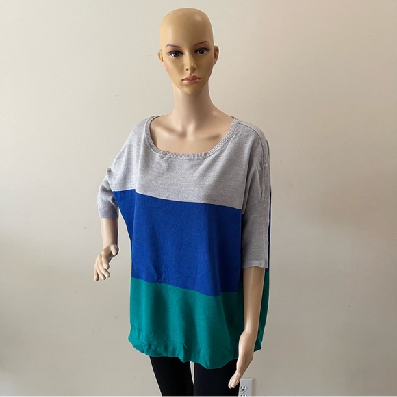 Blue and Grey Colorblock Short Sleeve Scoop Neck Knit Sweater - Picture 2 of 10